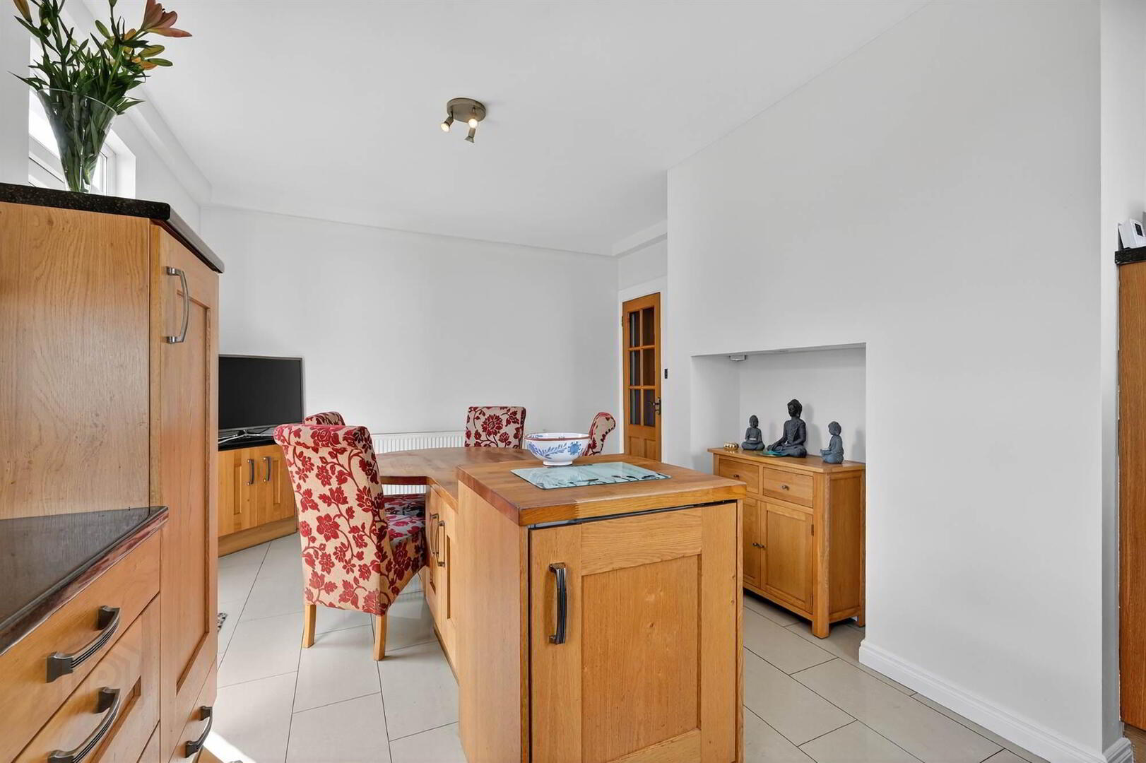 117 Hillsborough Road 12 of 39