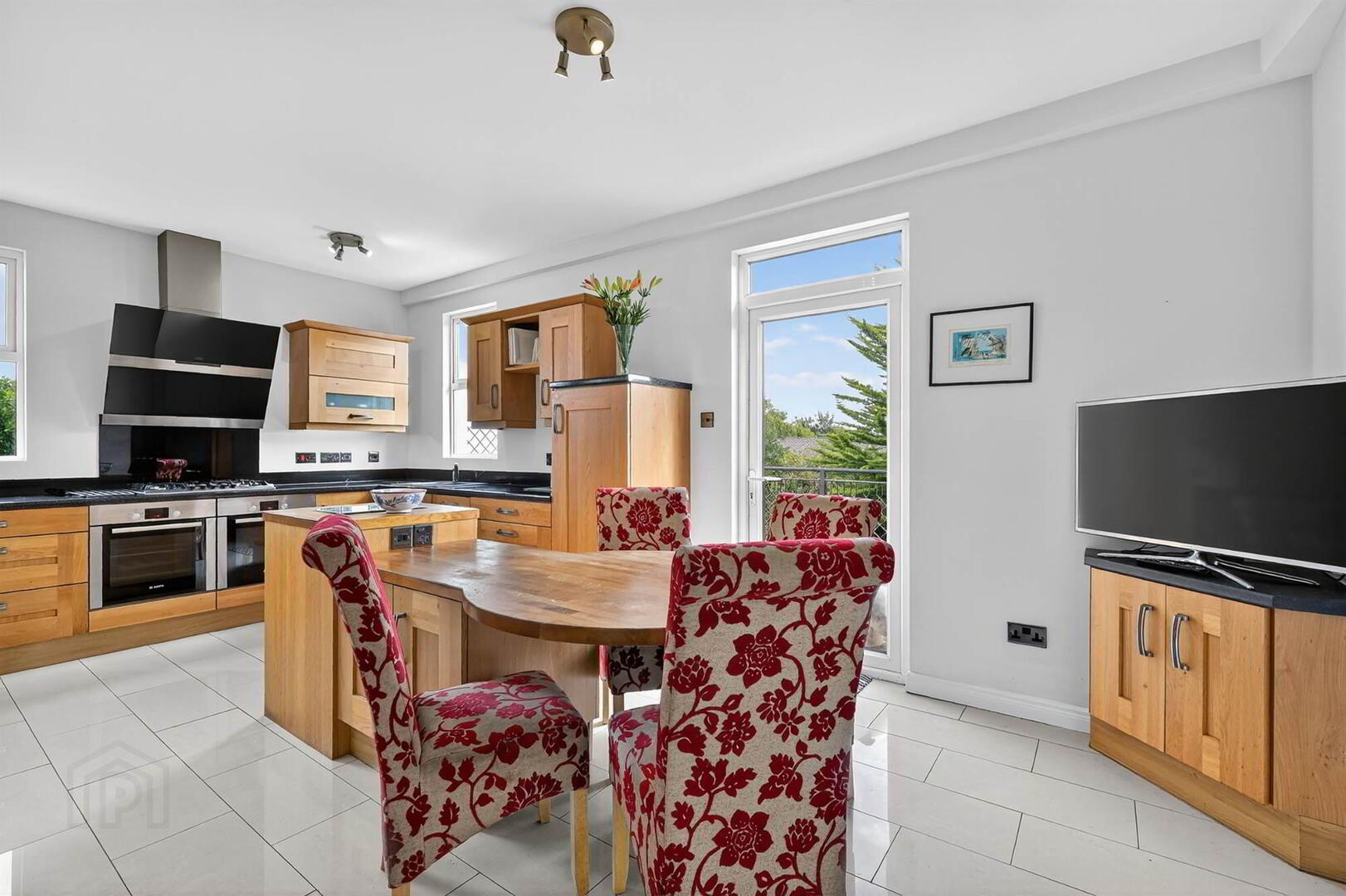 117 Hillsborough Road 10 of 39