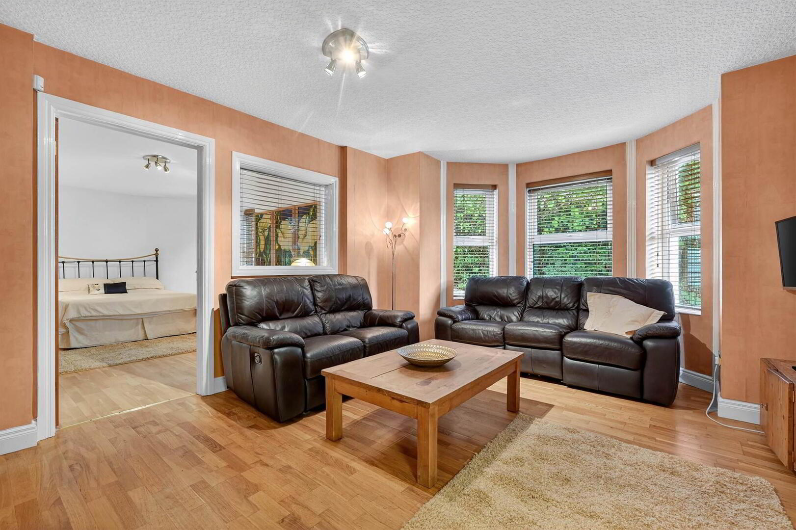 117 Hillsborough Road 31 of 39