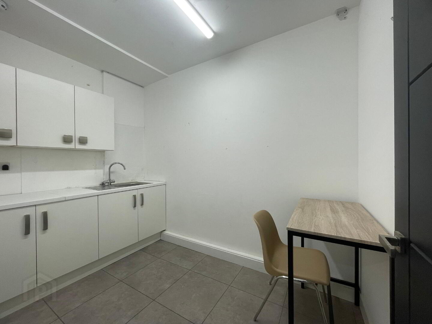 9a Upper Queen Street 12 of 13