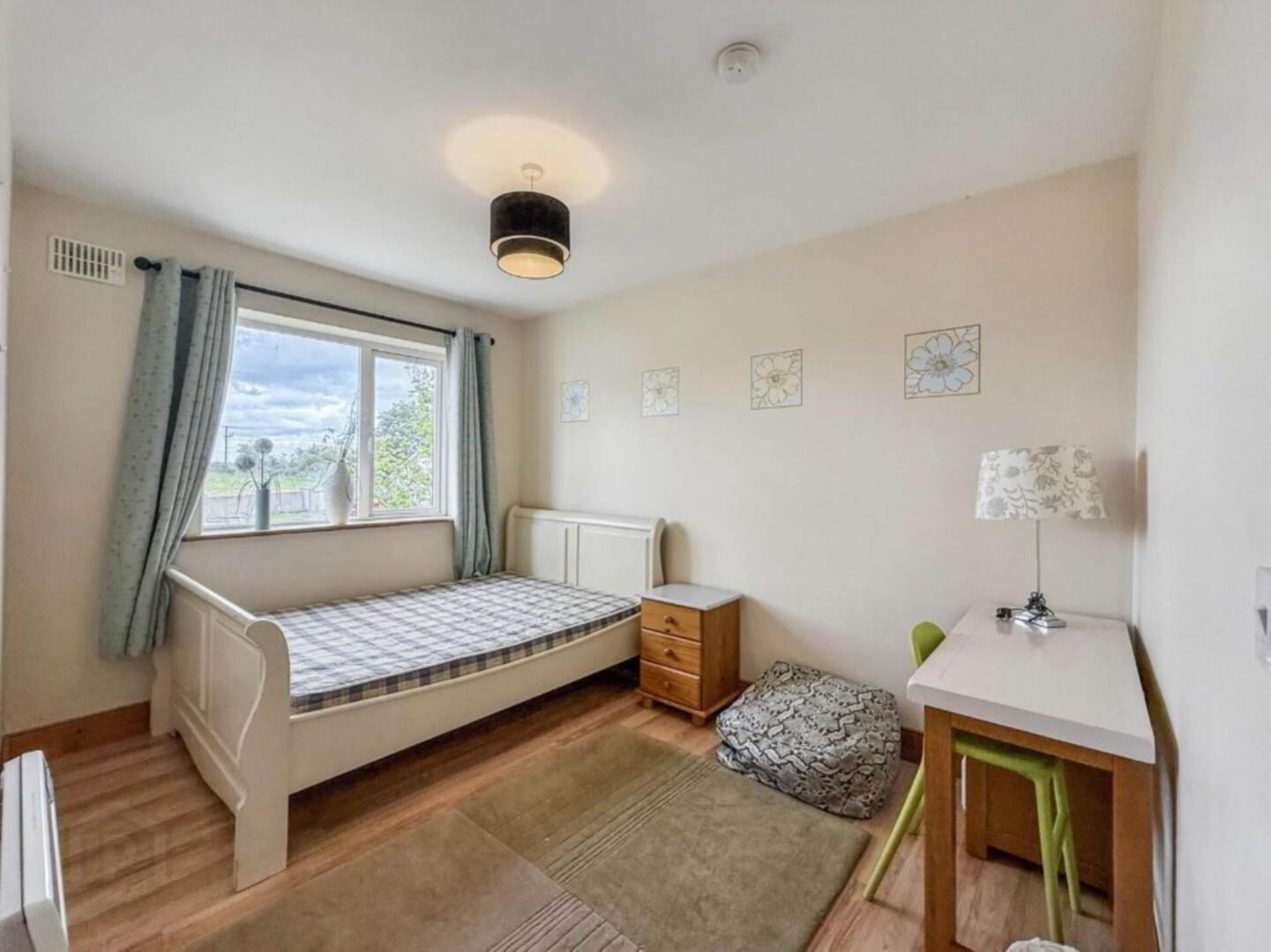 Apt 7, Hazelgrove 6 of 10