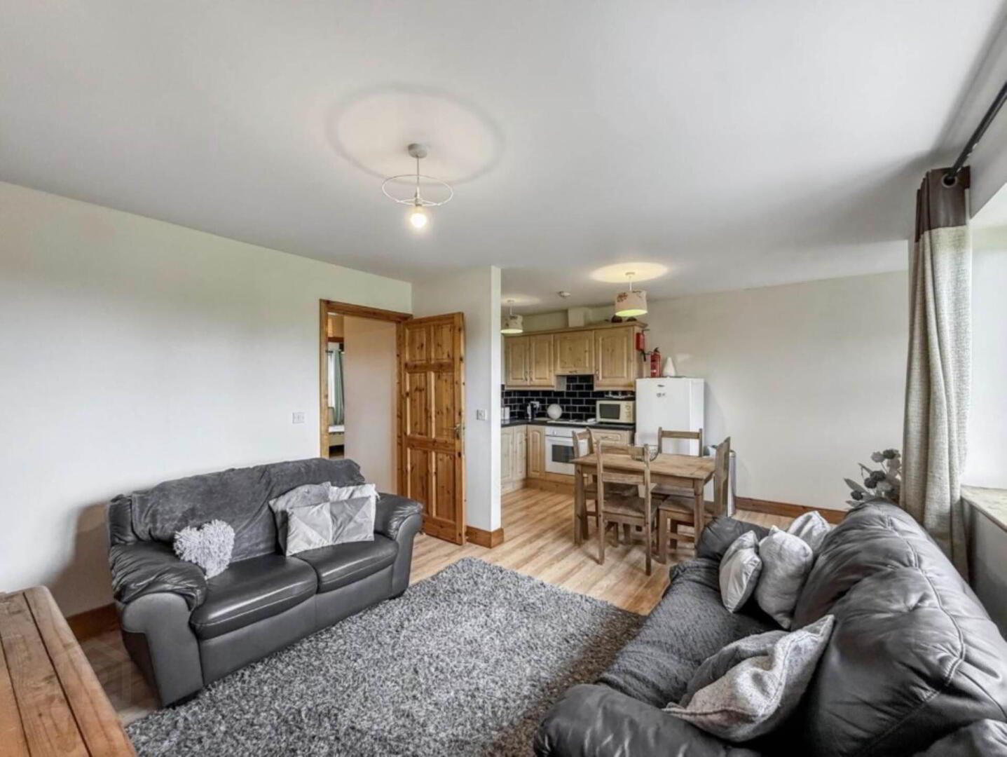 Apt 7, Hazelgrove 4 of 10