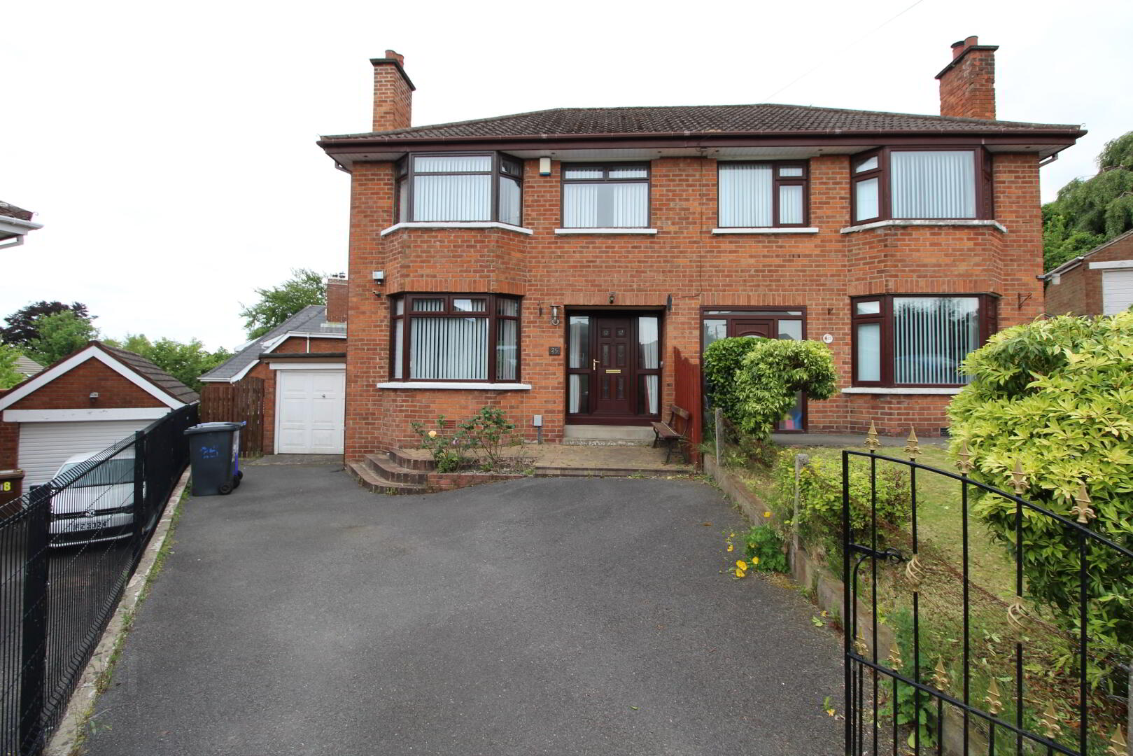25 Beechgrove Crescent 1 of 8