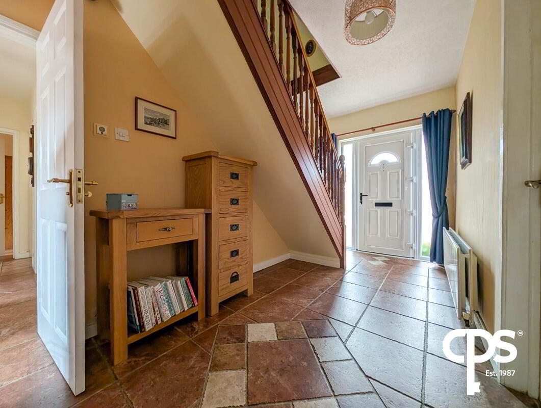 2 Hillside Crescent 7 of 36