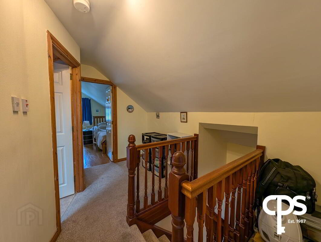 2 Hillside Crescent 23 of 36