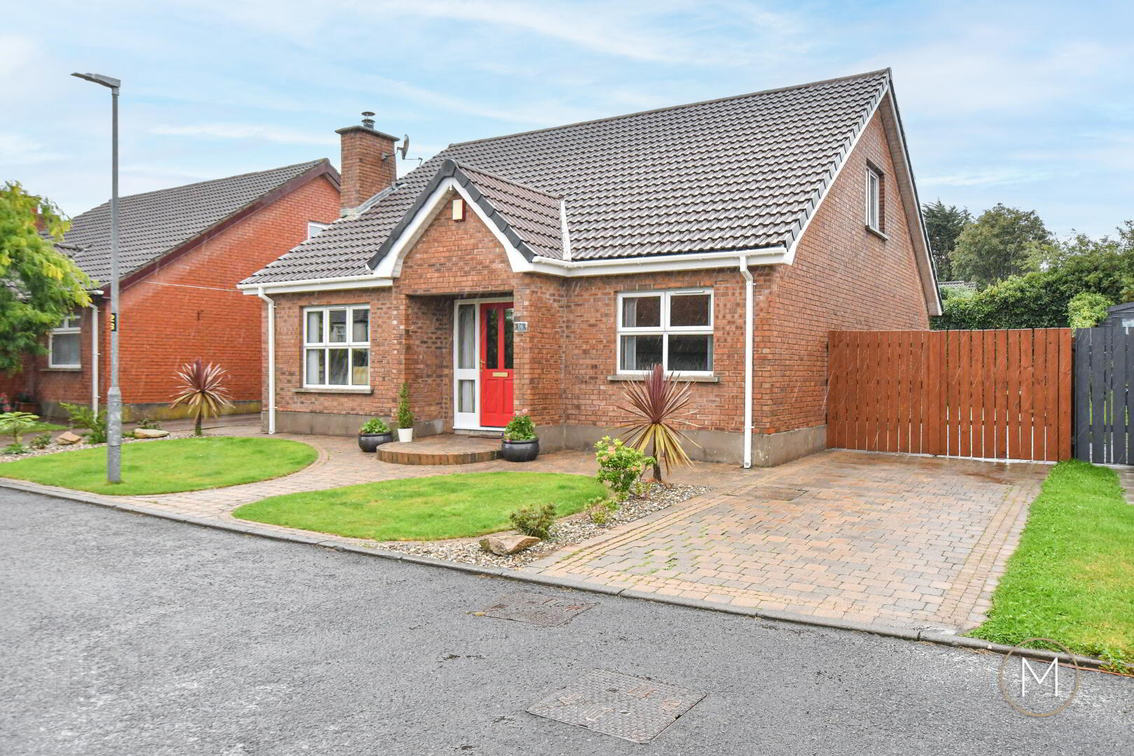 16 Laurelvale 1 of 48