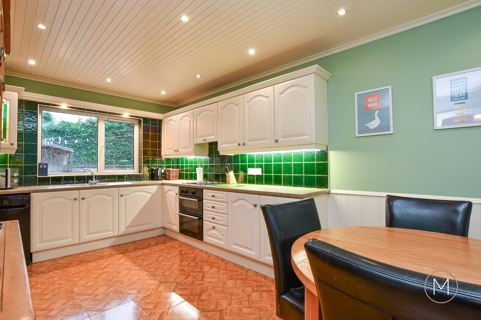 16 Laurelvale 21 of 48