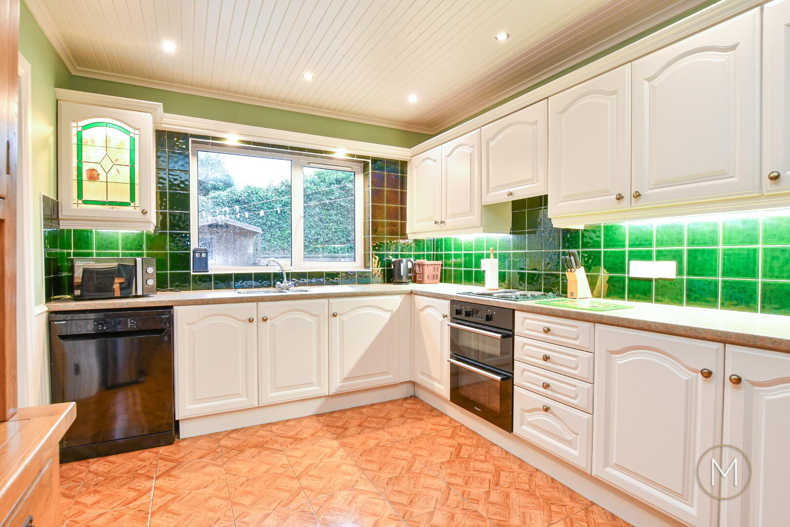 16 Laurelvale 23 of 48