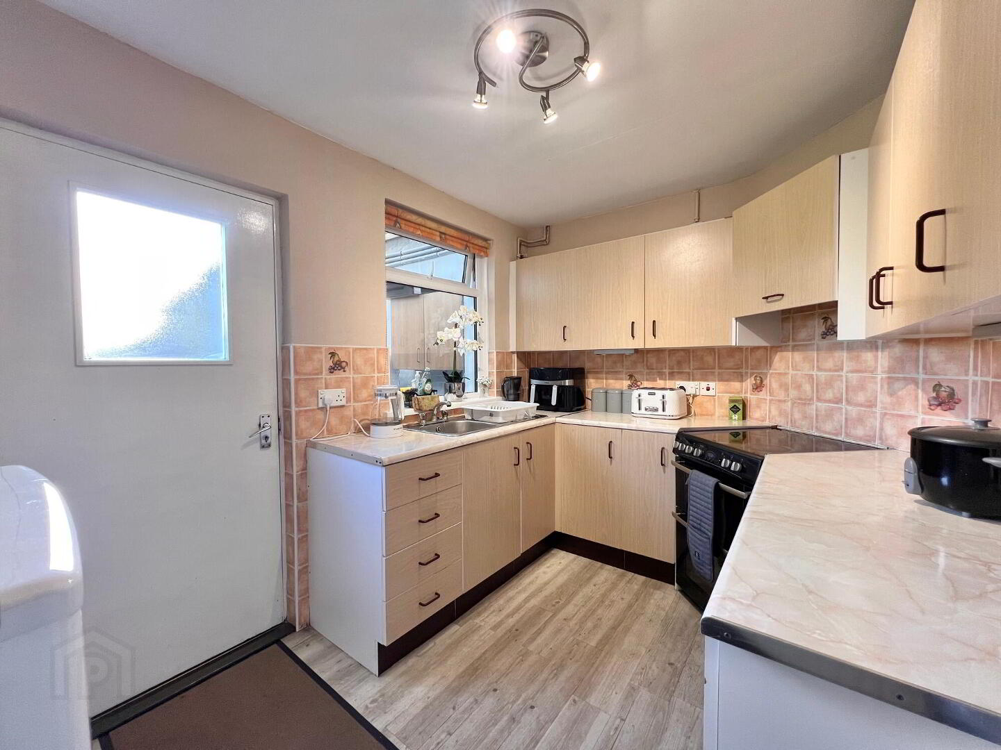 147 Hillhead Road 7 of 24
