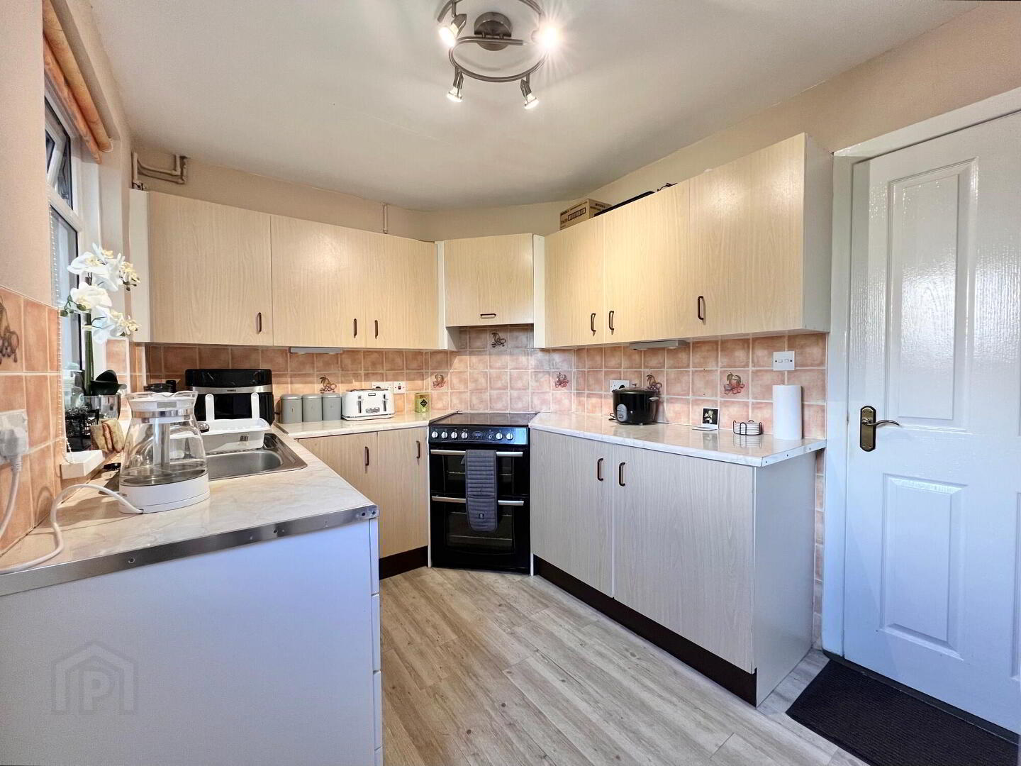 147 Hillhead Road 6 of 24