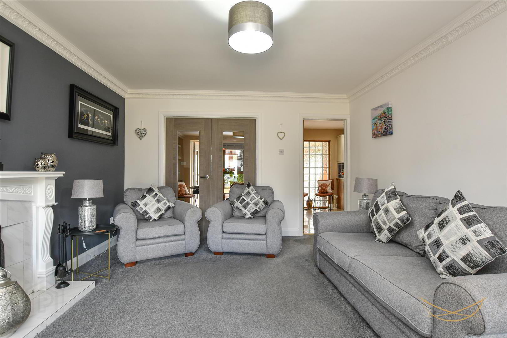 4 Burnet Close 8 of 52