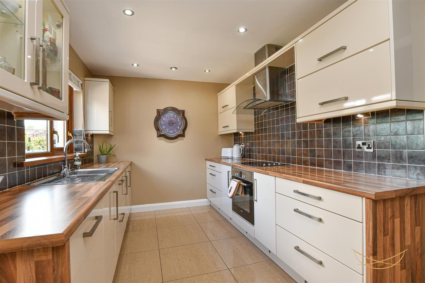 4 Burnet Close 11 of 52