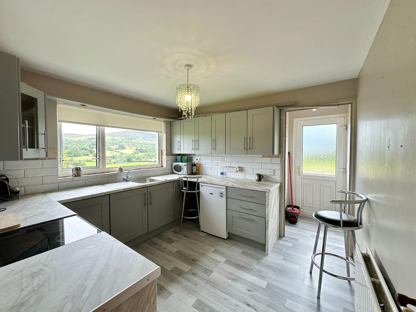 1 Calmor Crescent 7 of 17