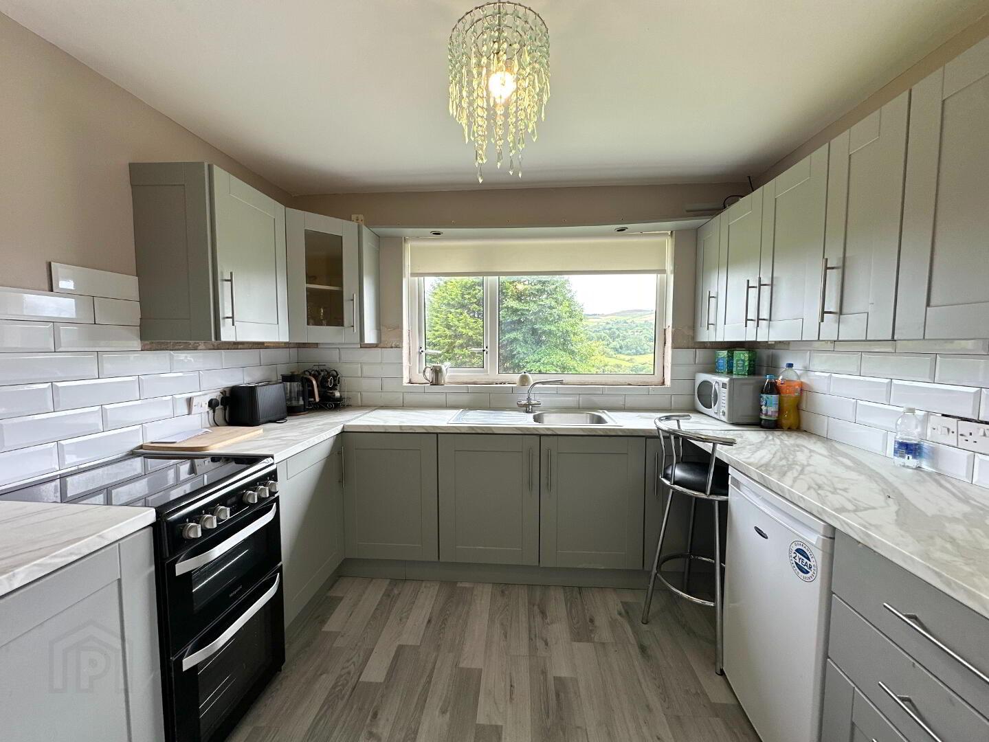 1 Calmor Crescent 8 of 17