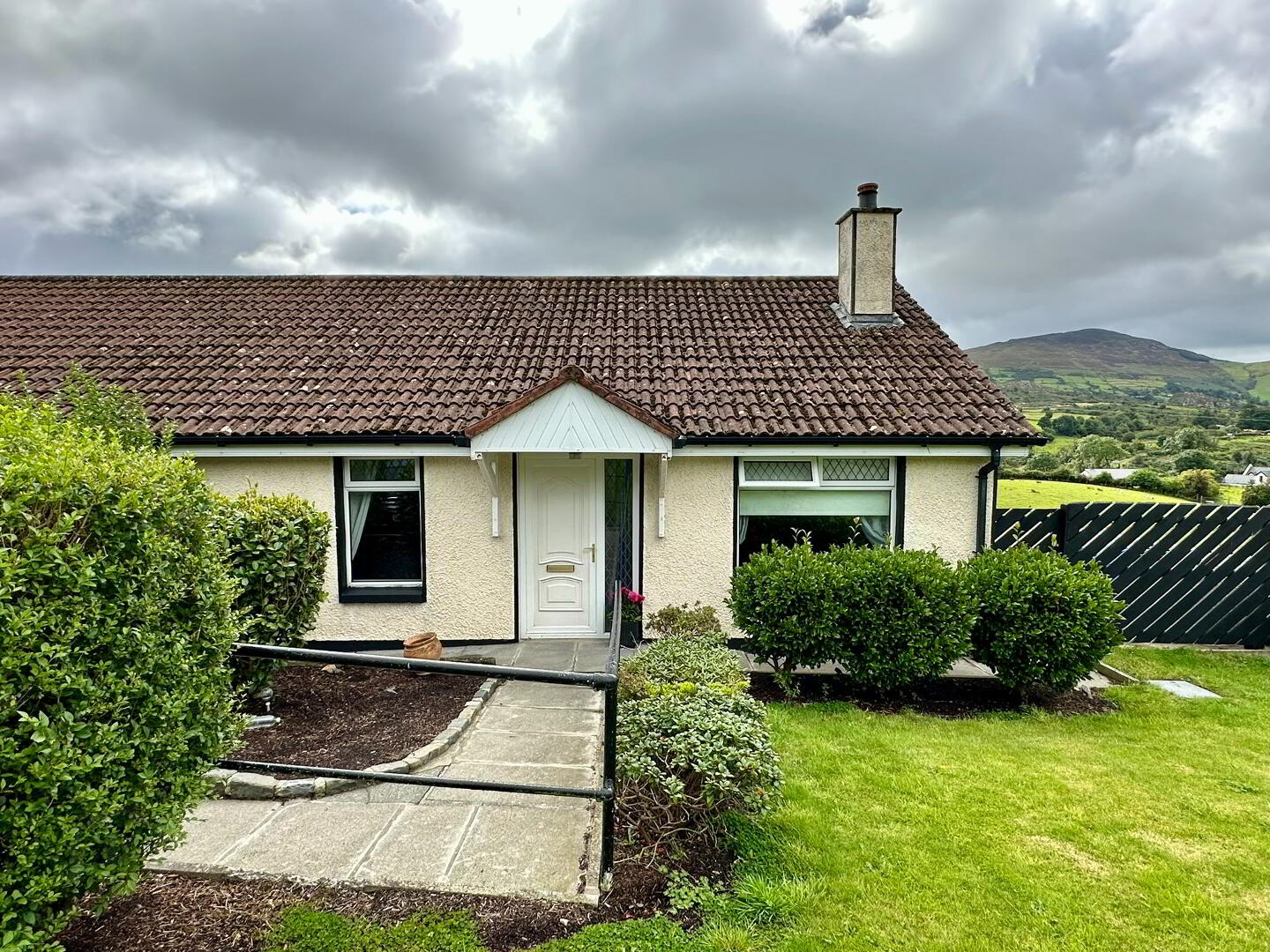1 Calmor Crescent 1 of 17