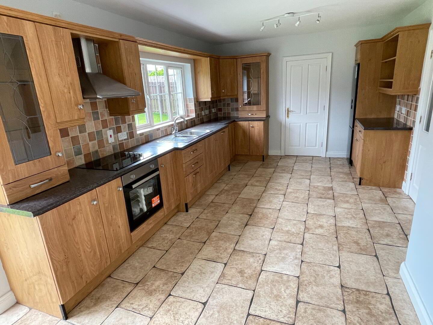 39 Maloon Manor 6 of 23