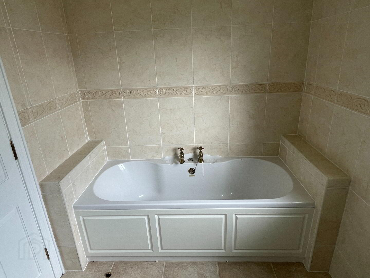 39 Maloon Manor 11 of 23