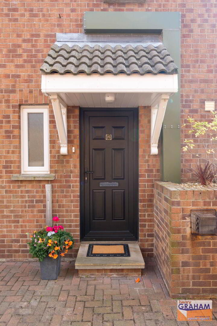 8 Warren Grove 2 of 17