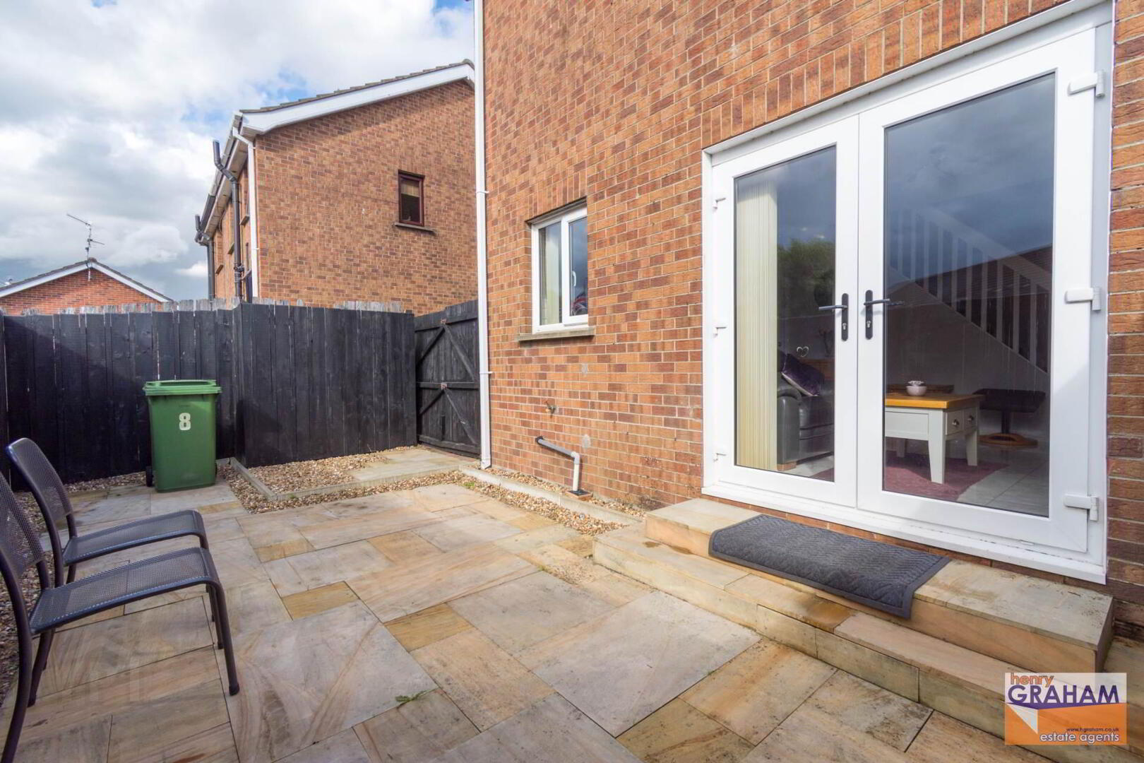 8 Warren Grove 16 of 17