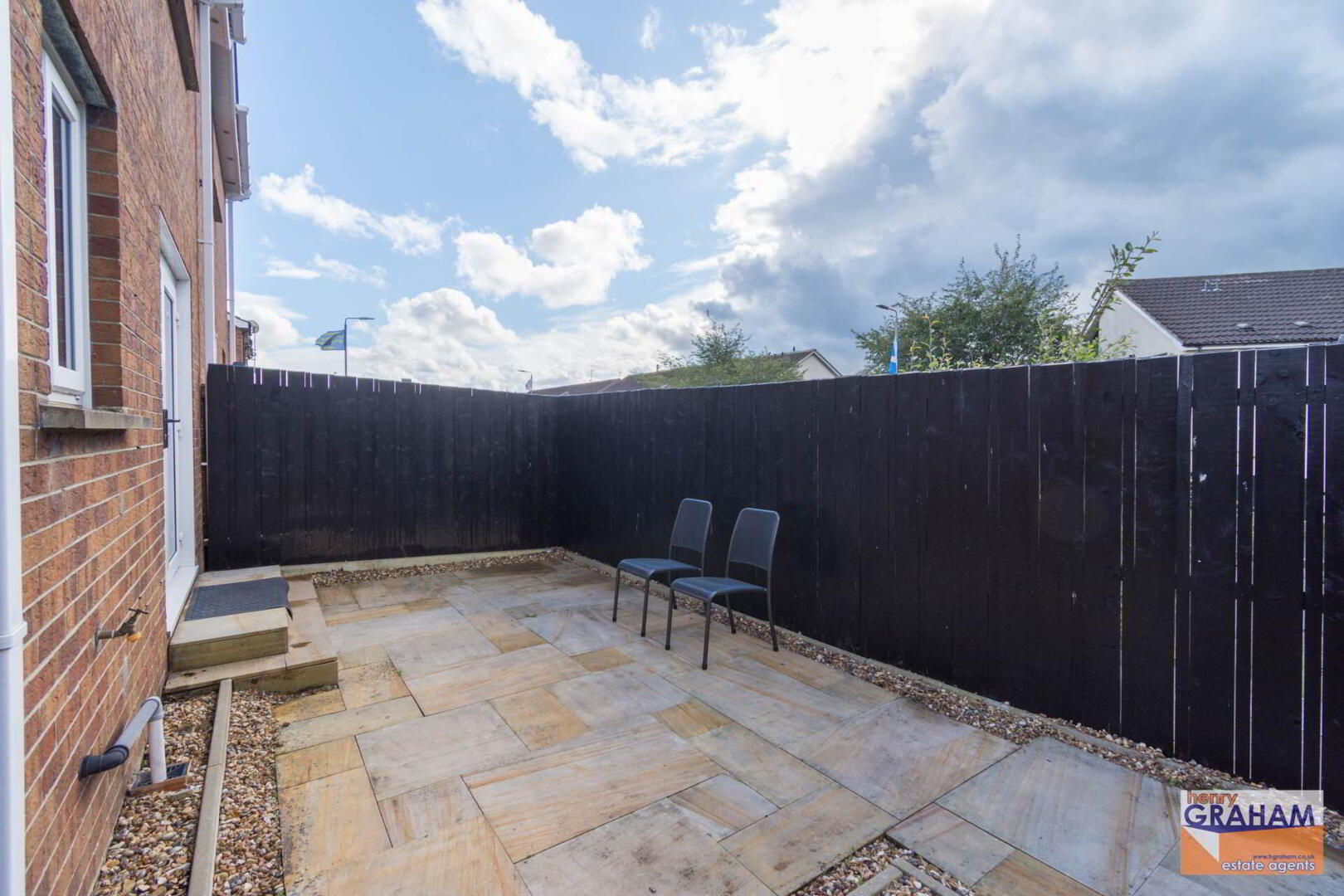 8 Warren Grove 17 of 17