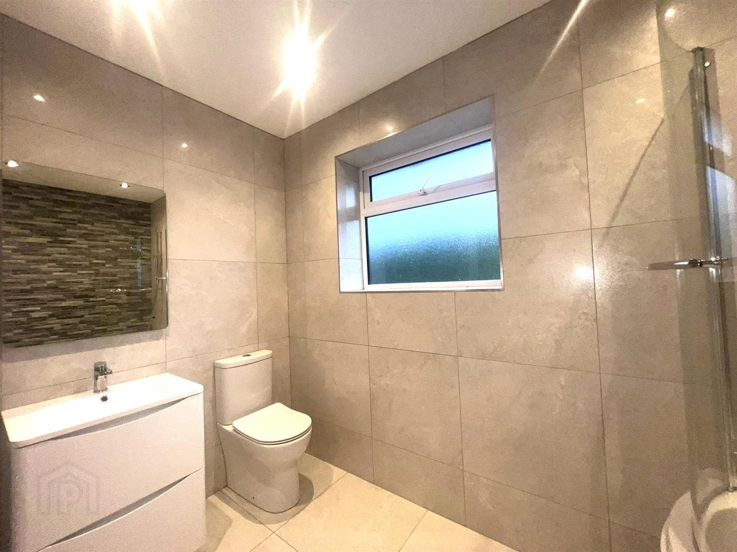 1a Slievecorragh Avenue 7 of 16