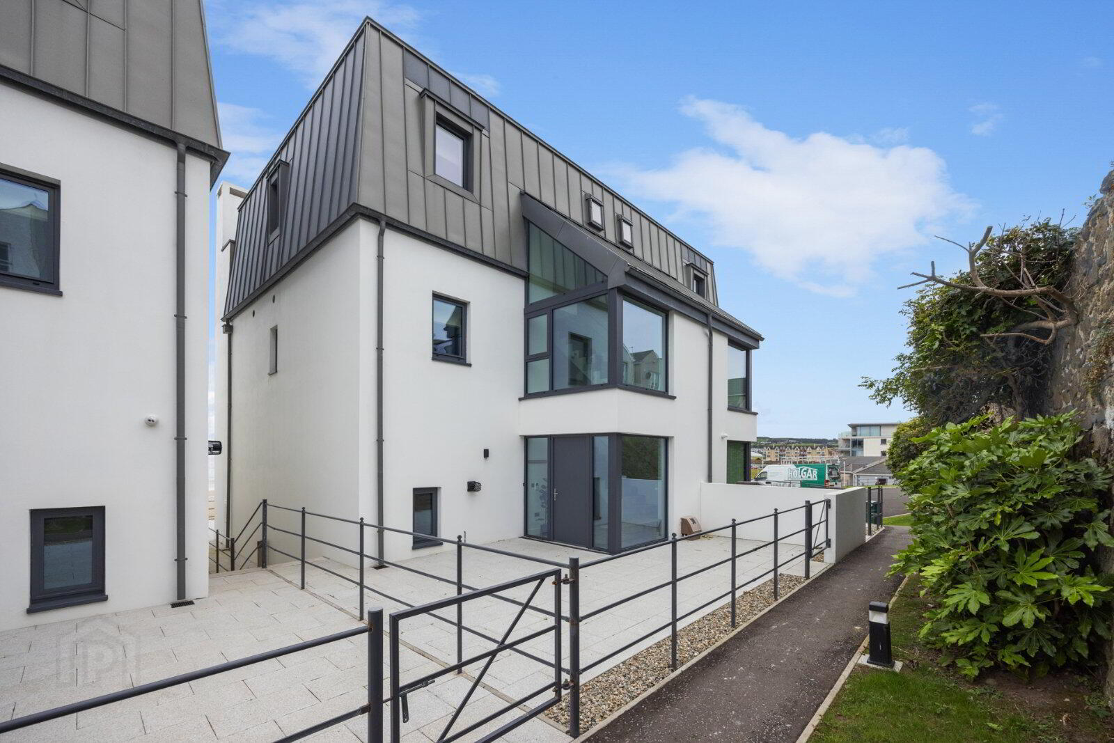 55a Causeway Street 3 of 35