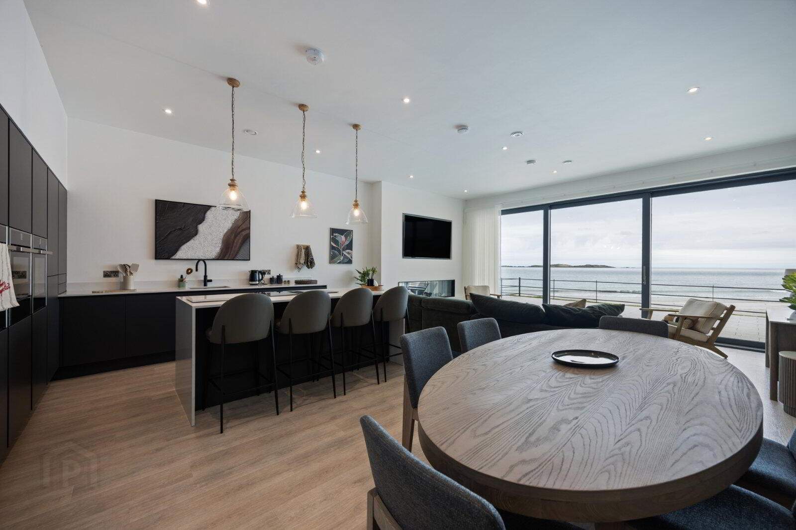 55a Causeway Street 10 of 35