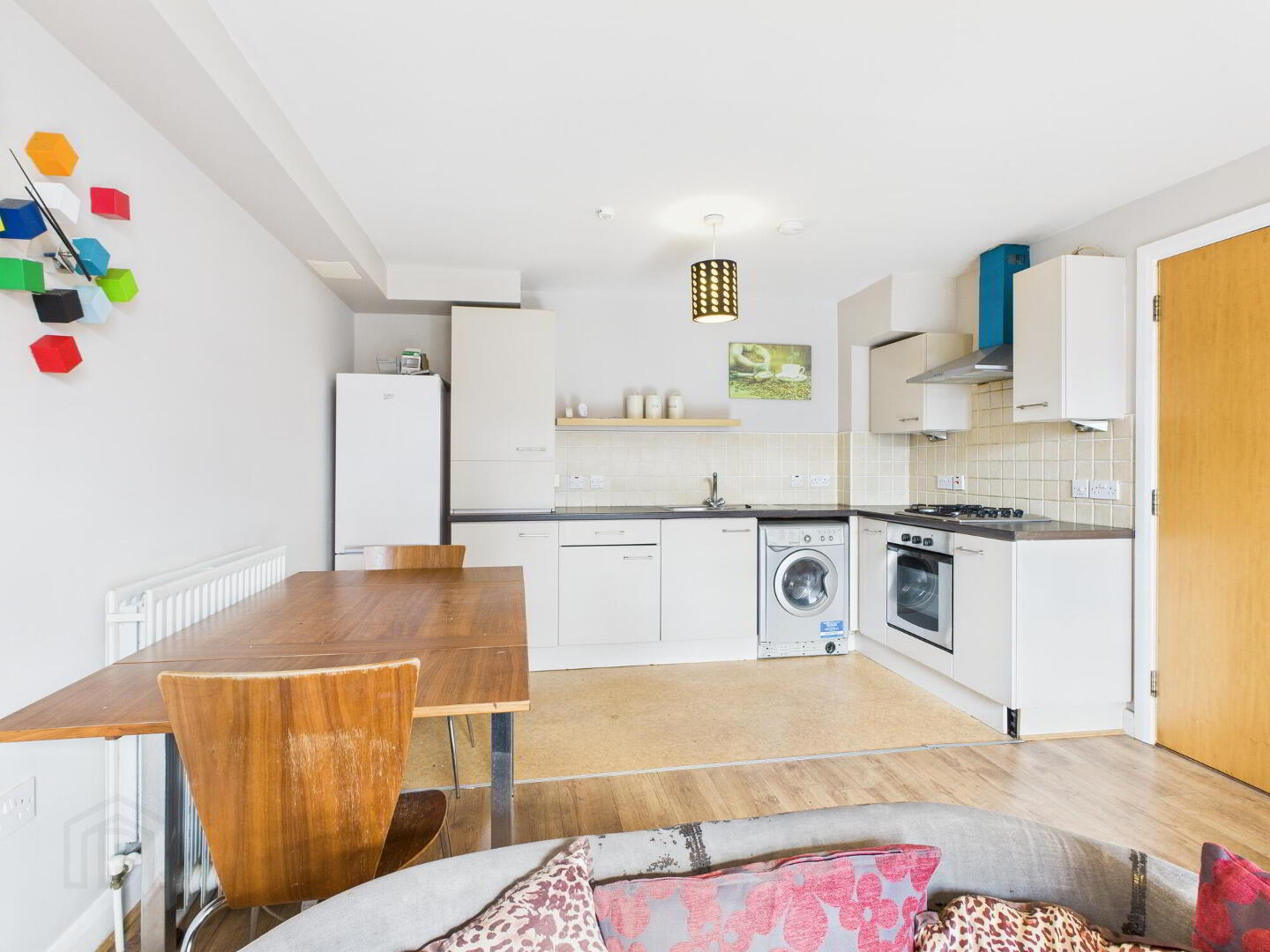 114 Templemore Avenue 6 of 10