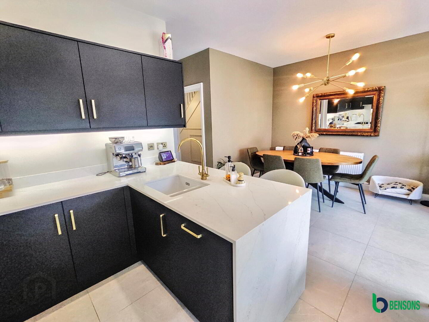 28 Earls Gate Square 6 of 27