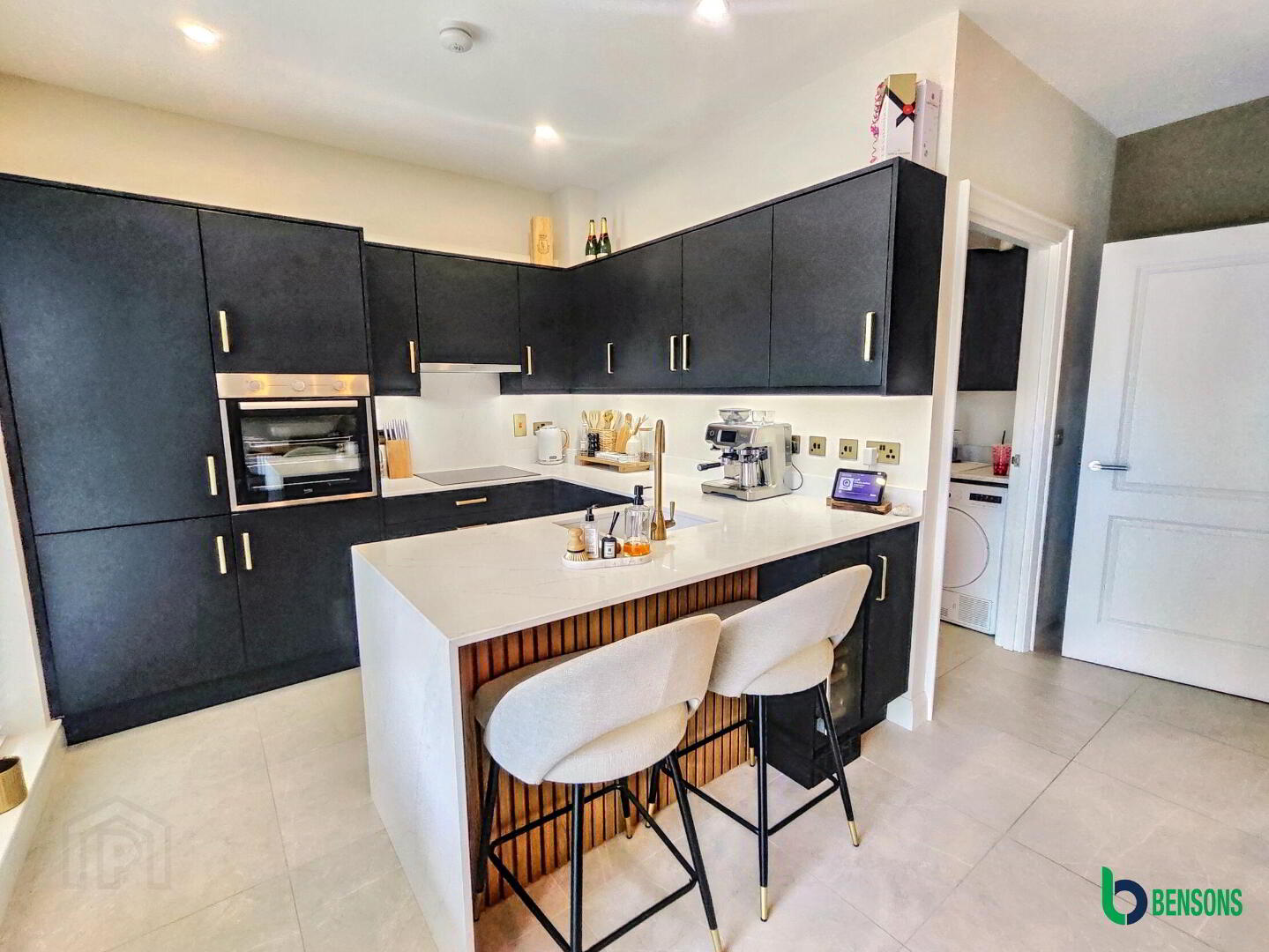 28 Earls Gate Square 4 of 27