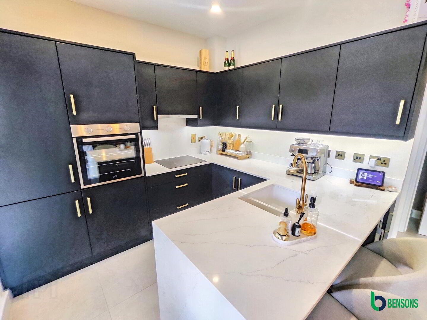 28 Earls Gate Square 5 of 27
