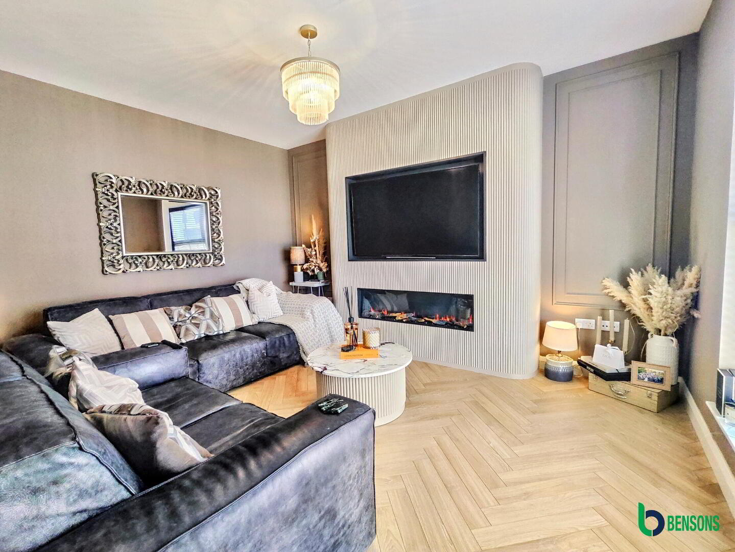 28 Earls Gate Square 3 of 27