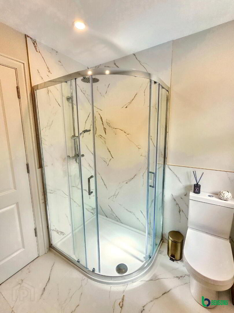 28 Earls Gate Square 18 of 27