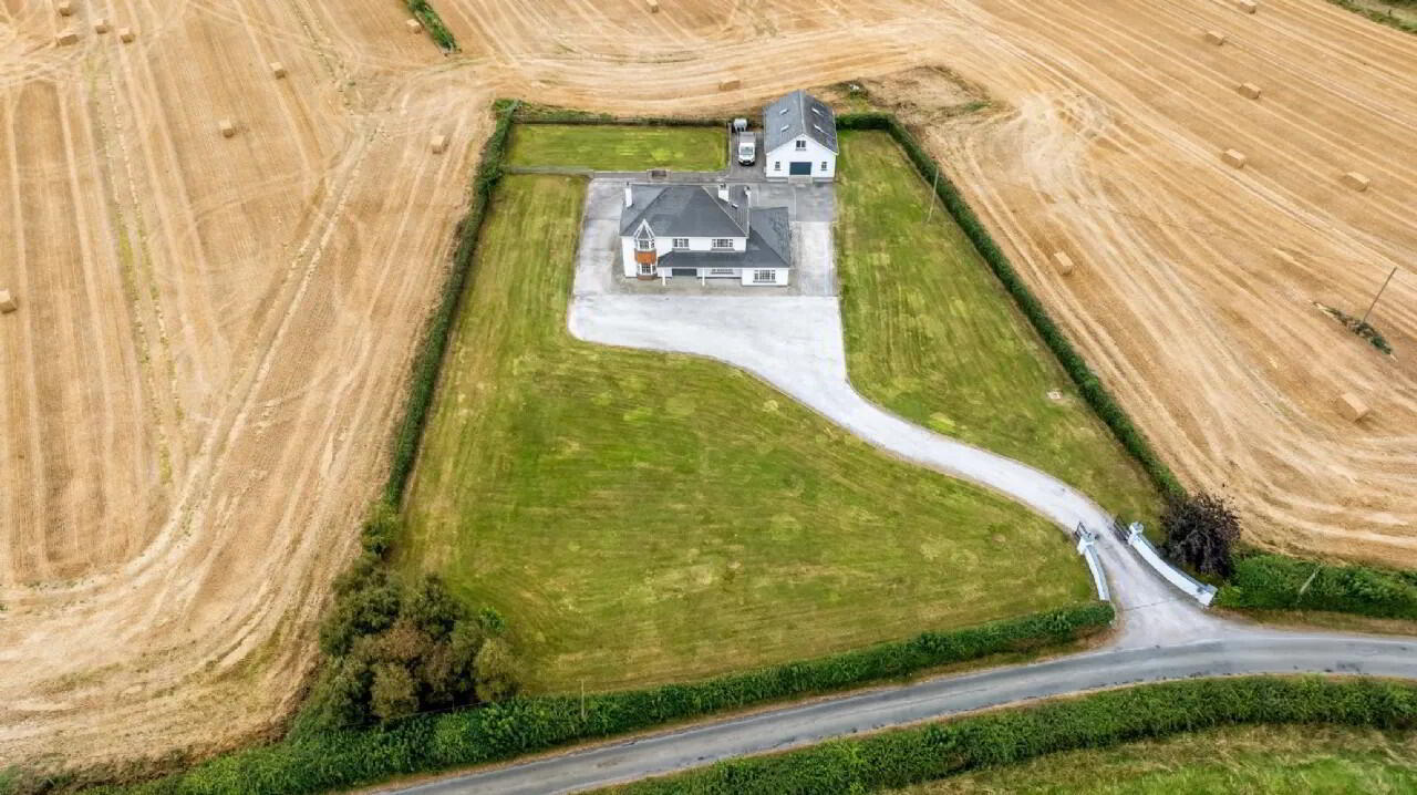 Fairyhouse Lodge 5 of 36