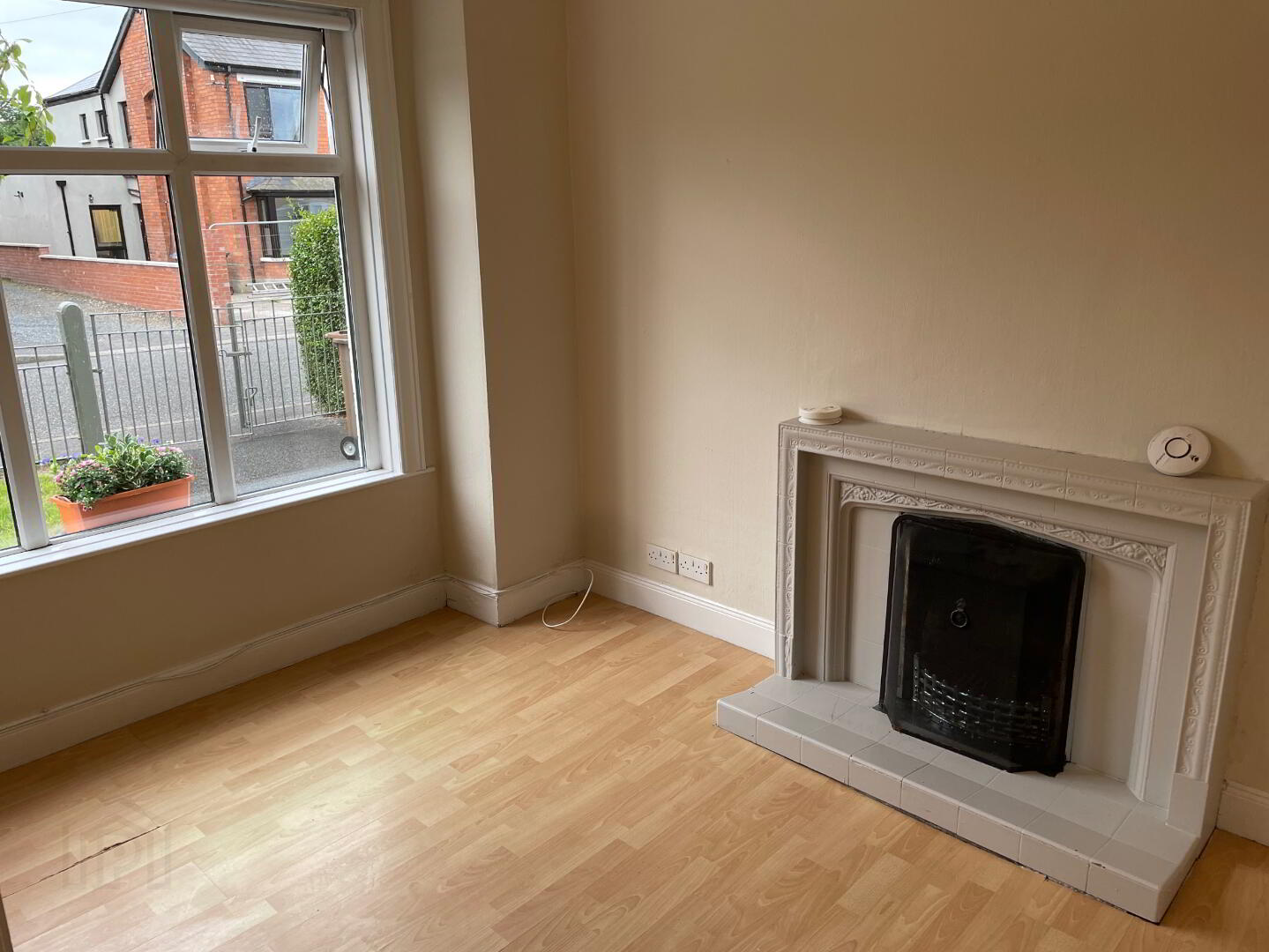 10 Ailesbury Gardens 3 of 10
