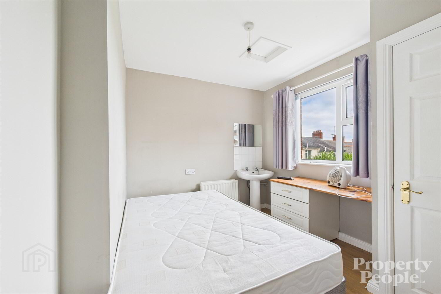 34 Sandhurst Gardens 6 of 10