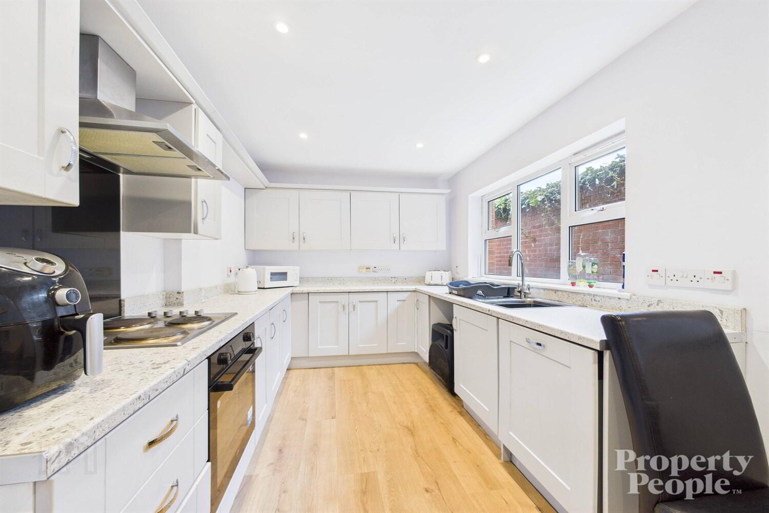 34 Sandhurst Gardens 3 of 10