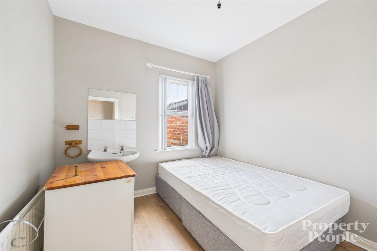 34 Sandhurst Gardens 8 of 10