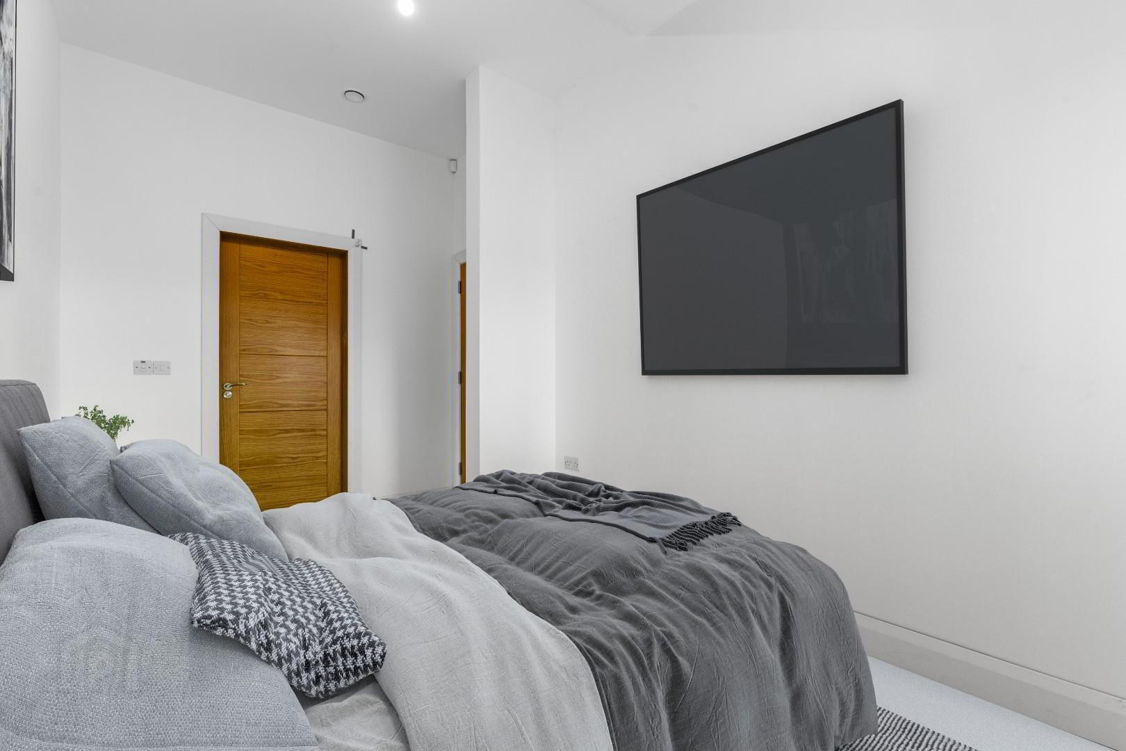 Penthouse, 69 Causeway Street 12 of 32