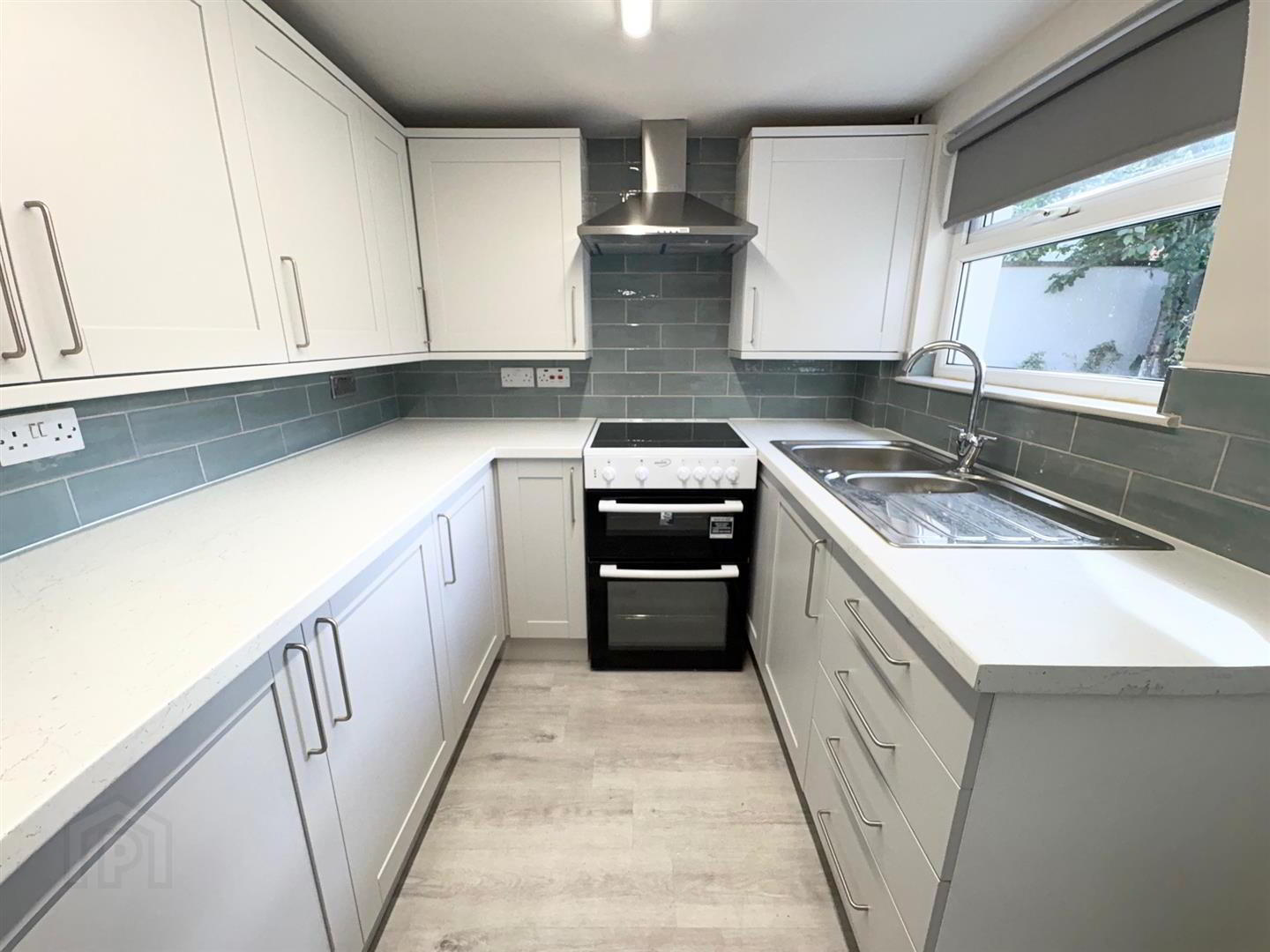 37 Downshire Road 5 of 12