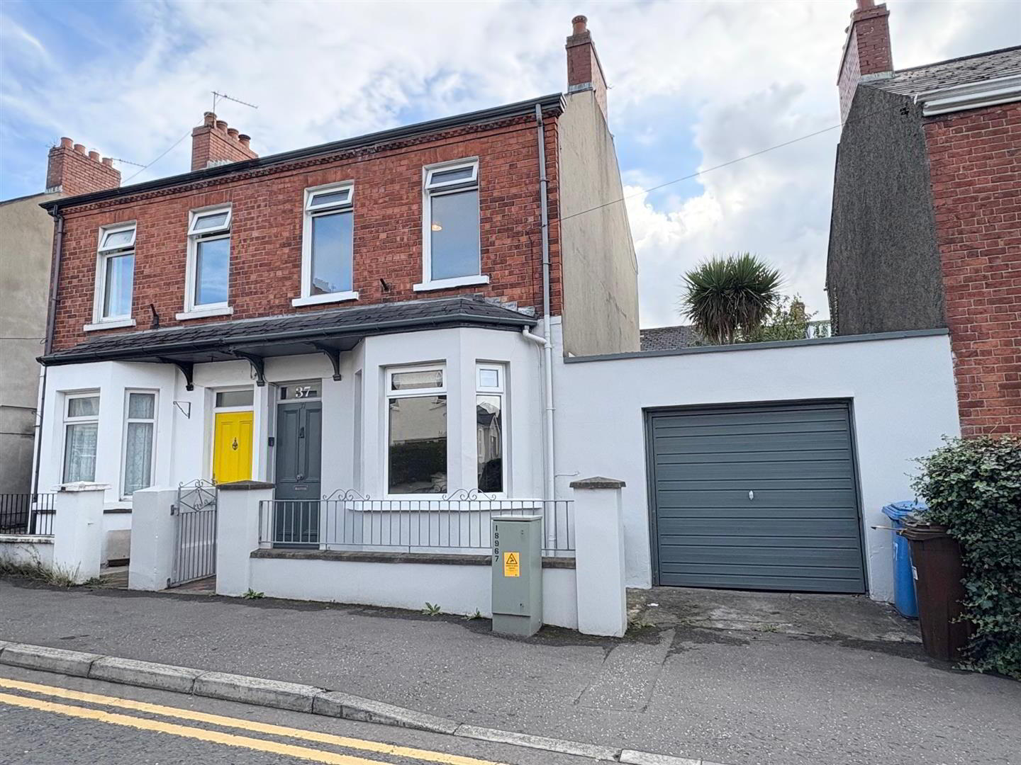 37 Downshire Road 1 of 12