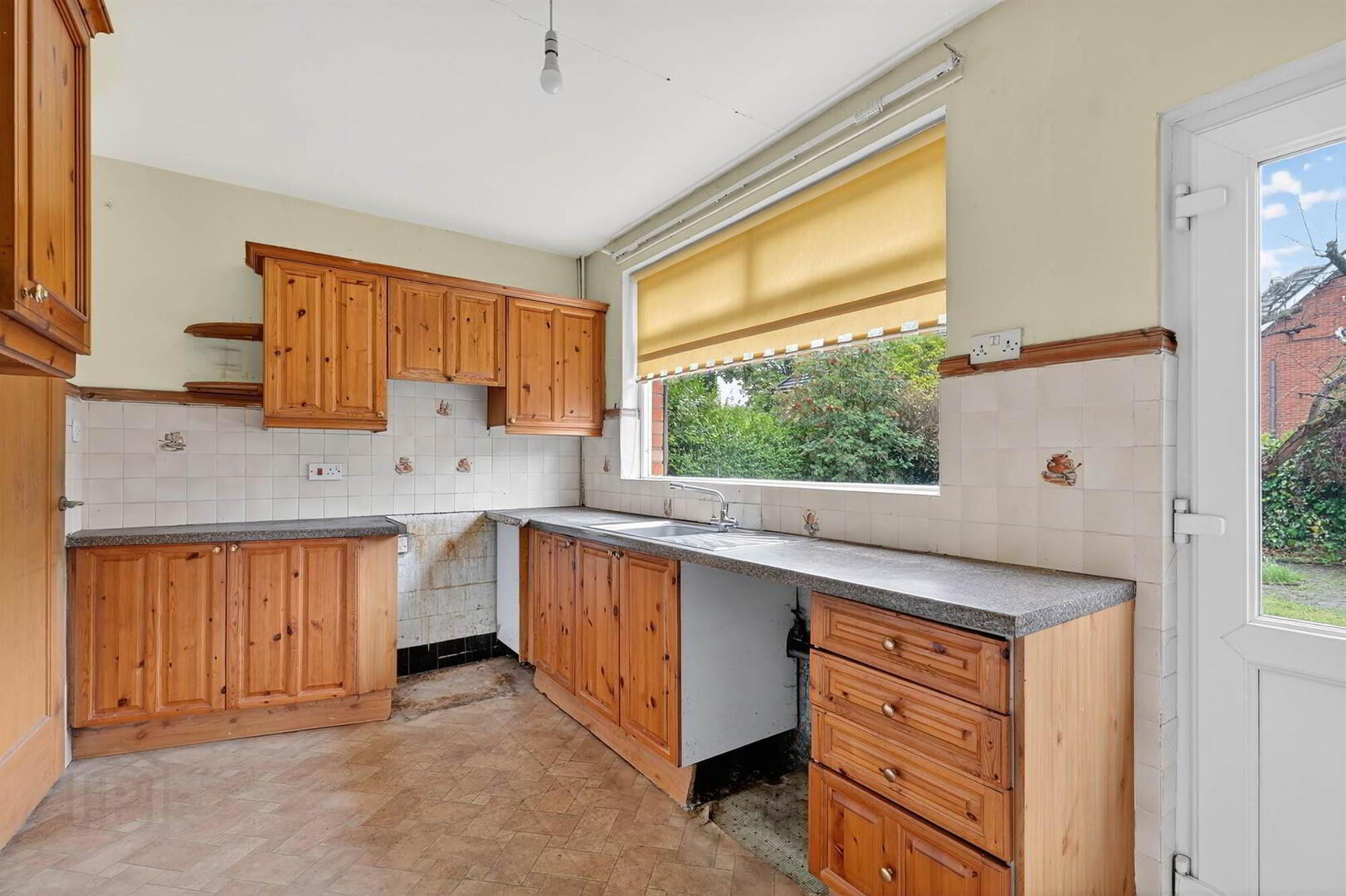 98 Marlborough Park Central 6 of 17