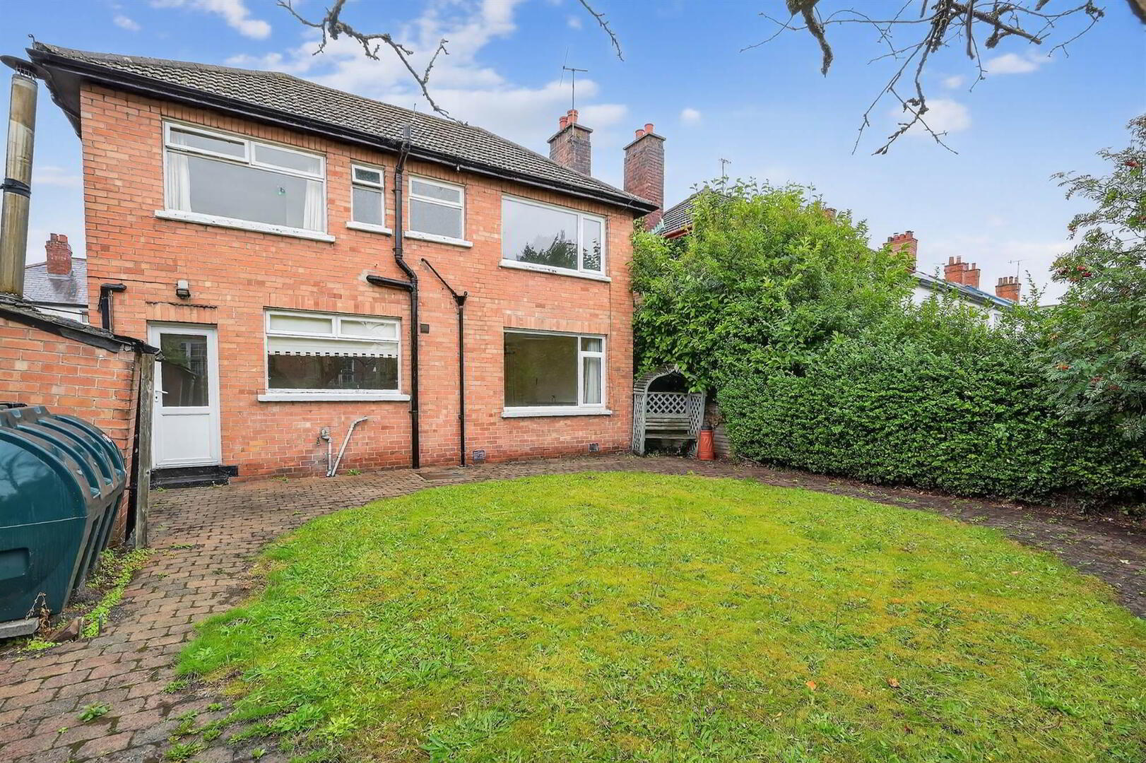 98 Marlborough Park Central 16 of 17