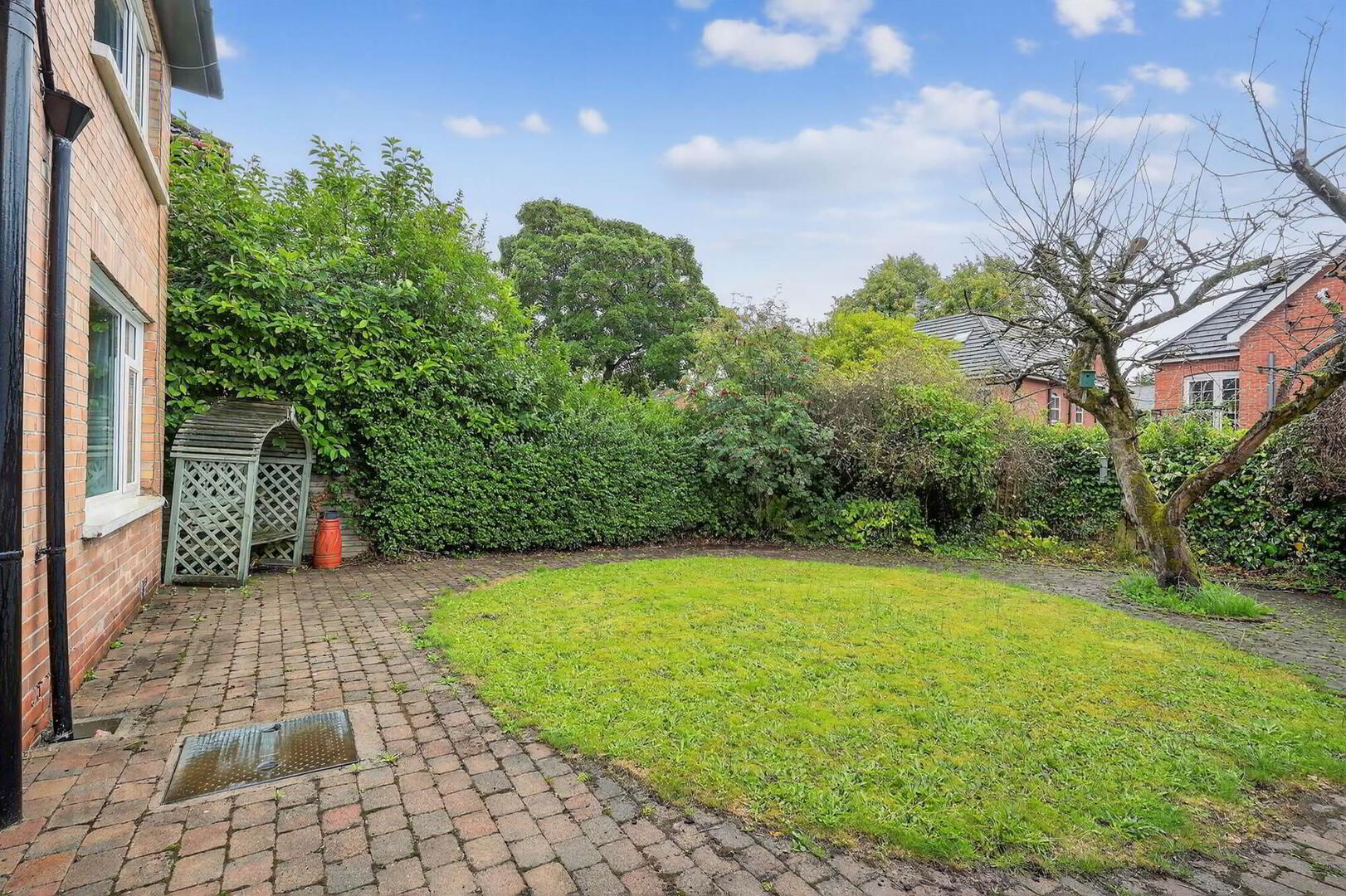 98 Marlborough Park Central 15 of 17