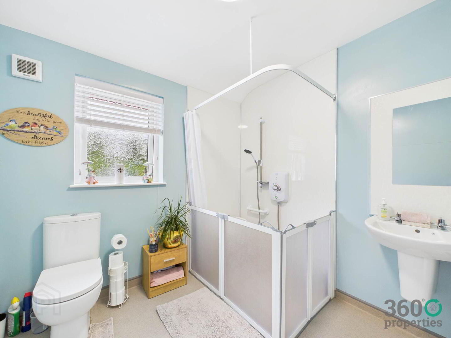 22 Tullynahinnion Road 16 of 35