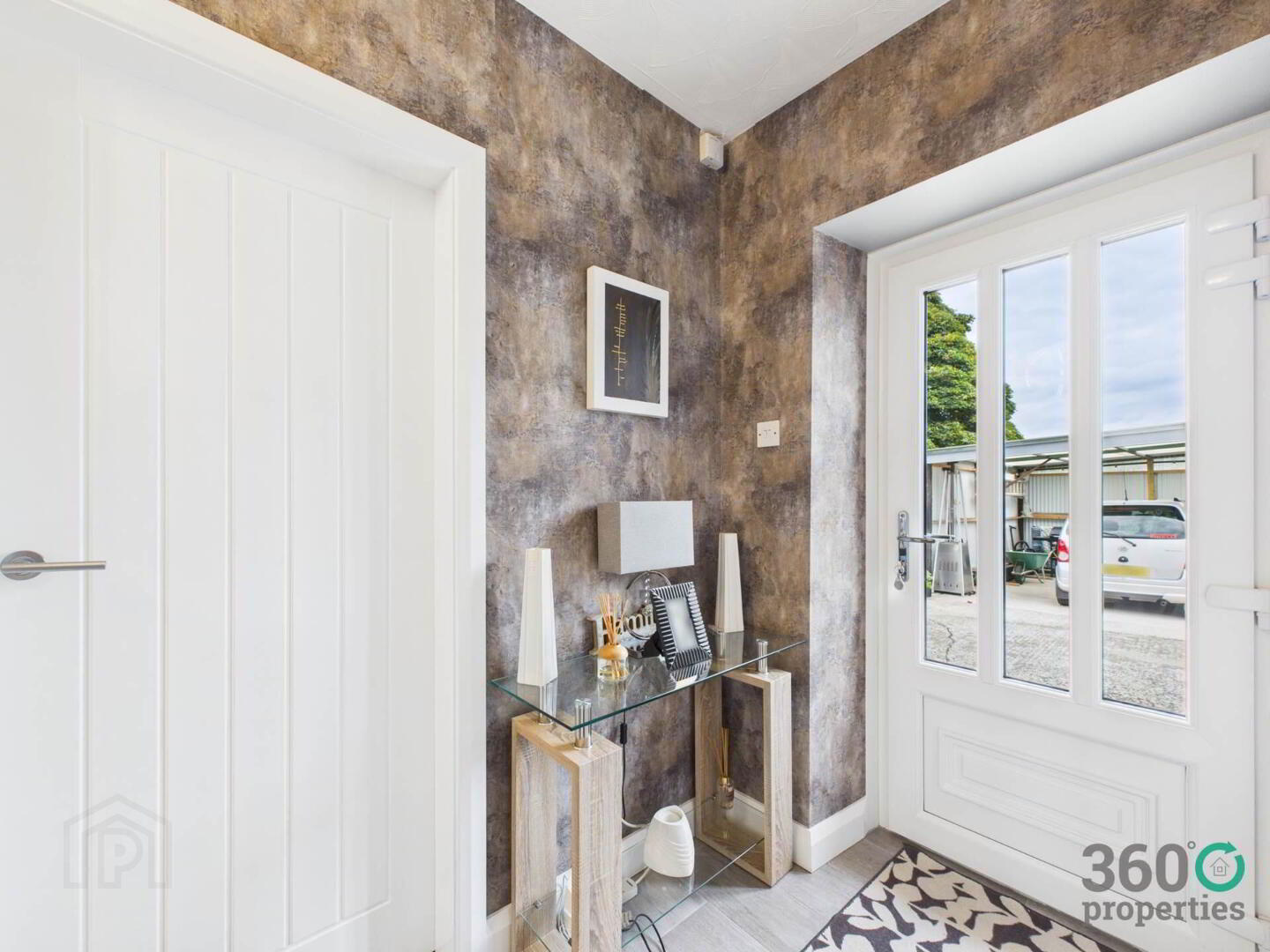 22 Tullynahinnion Road 2 of 36