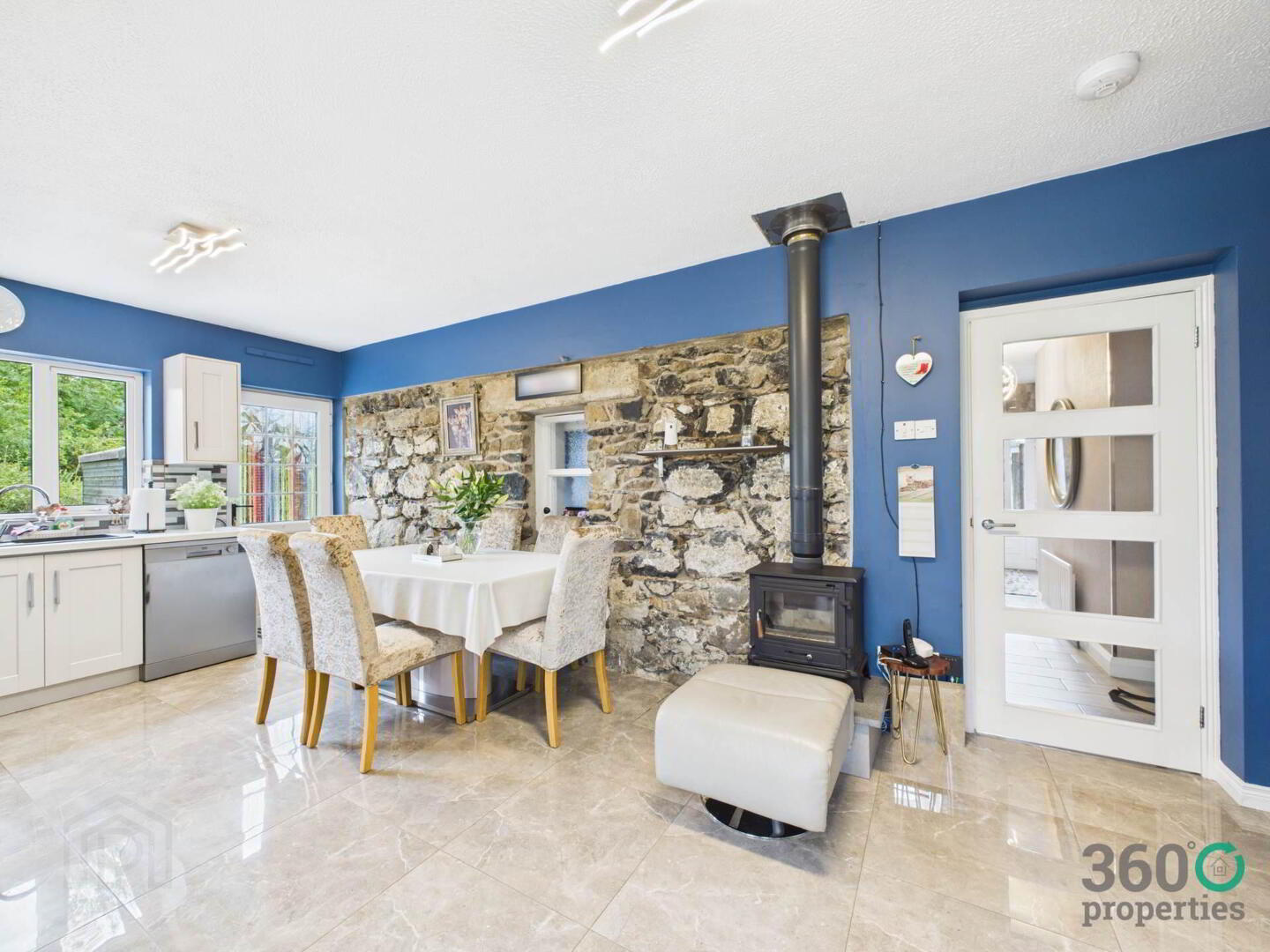 22 Tullynahinnion Road 4 of 36