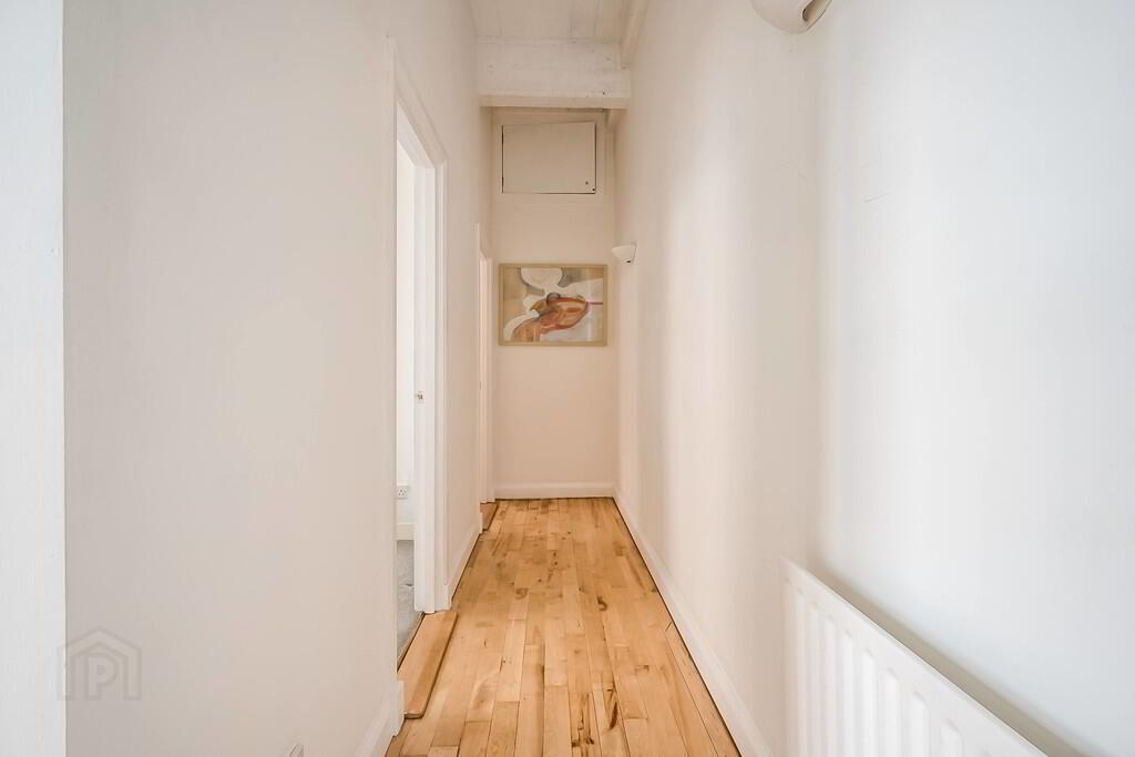 304 Somerset Studios 13 of 21