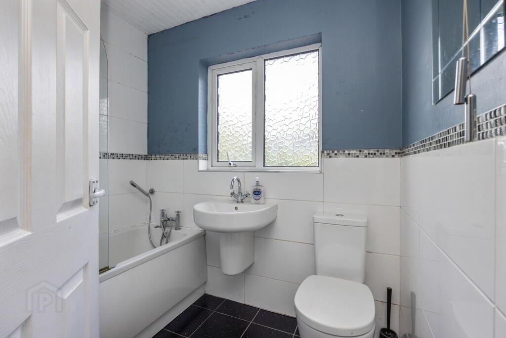 10 Orangefield Grove 16 of 19