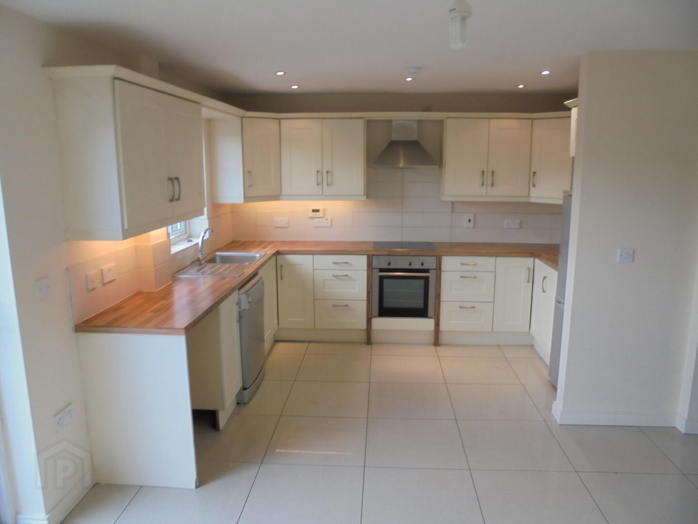 6 Wallace Court 4 of 8